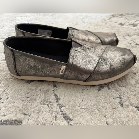 TOMS ALPARGATA FORGED IRON SHIMMER CLASSIC SLIP-ON - Picture 1 of 3